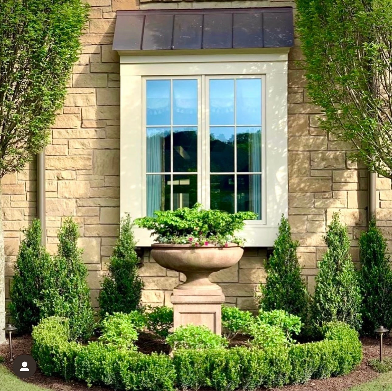 ST. LOUIS URN