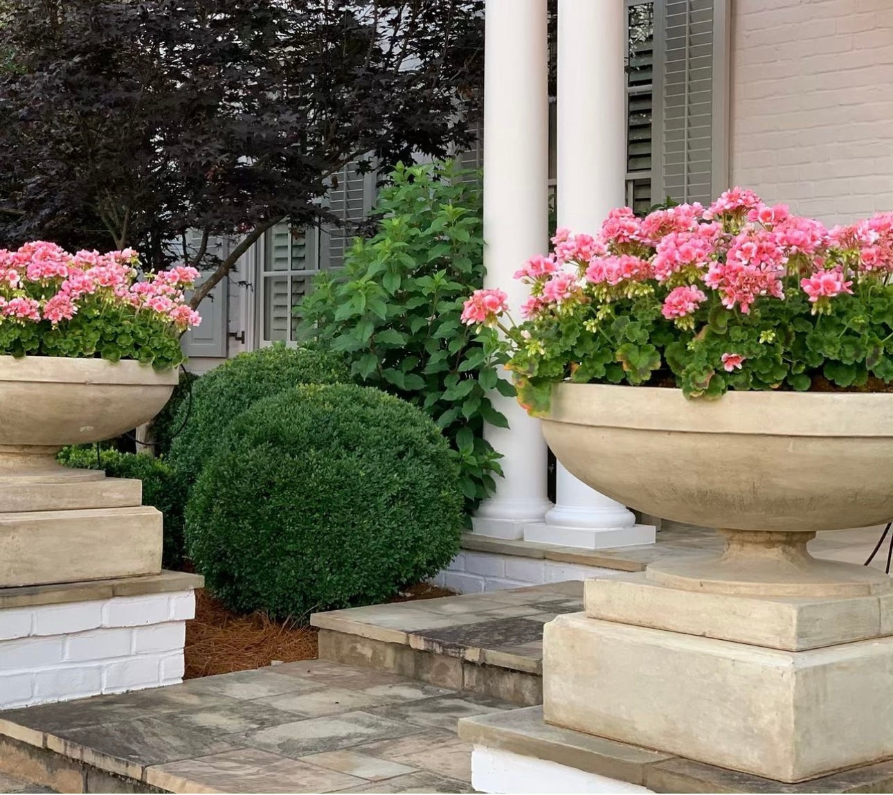 ENGLISH VILLAGE URN