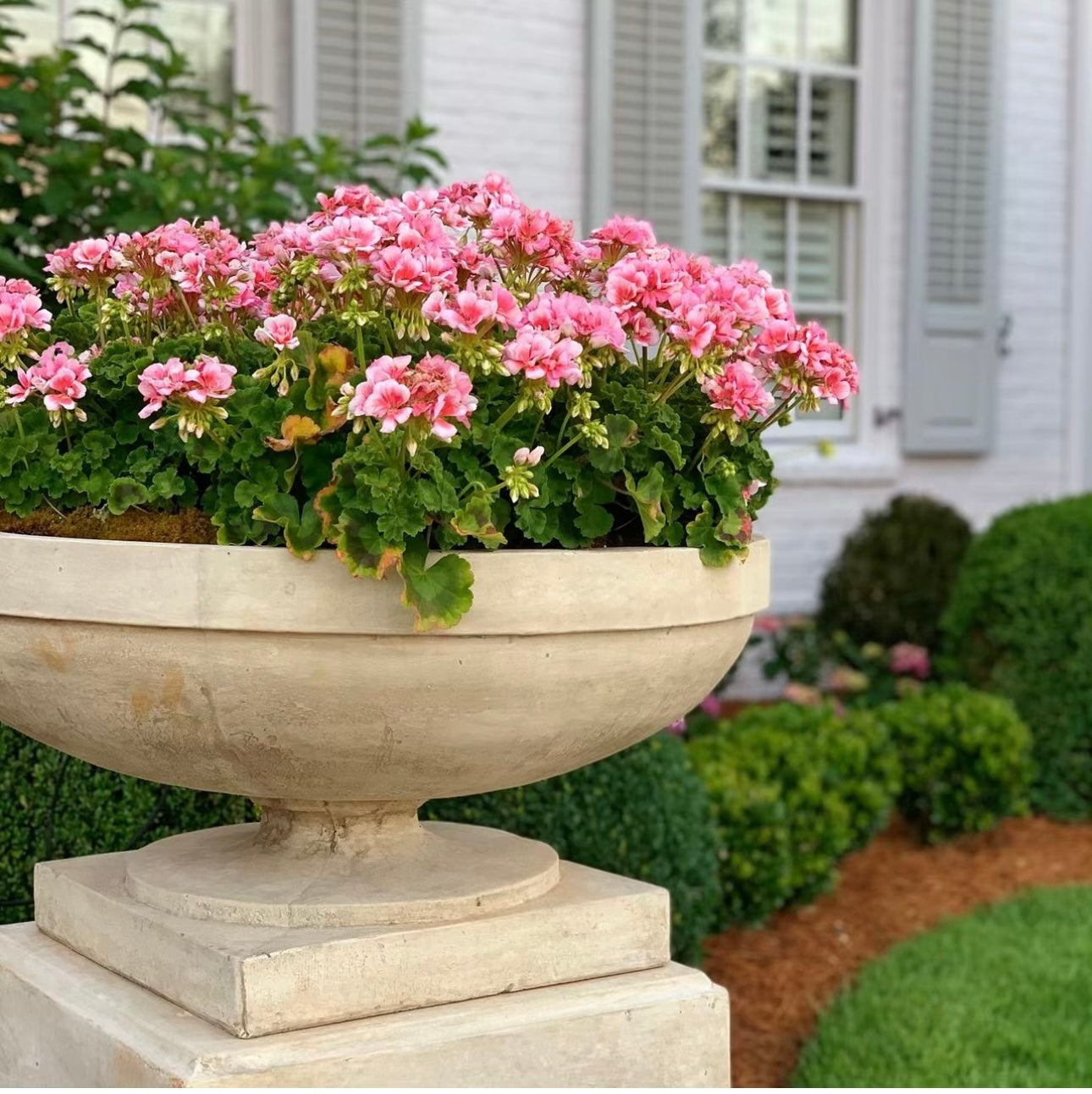 ENGLISH VILLAGE URN