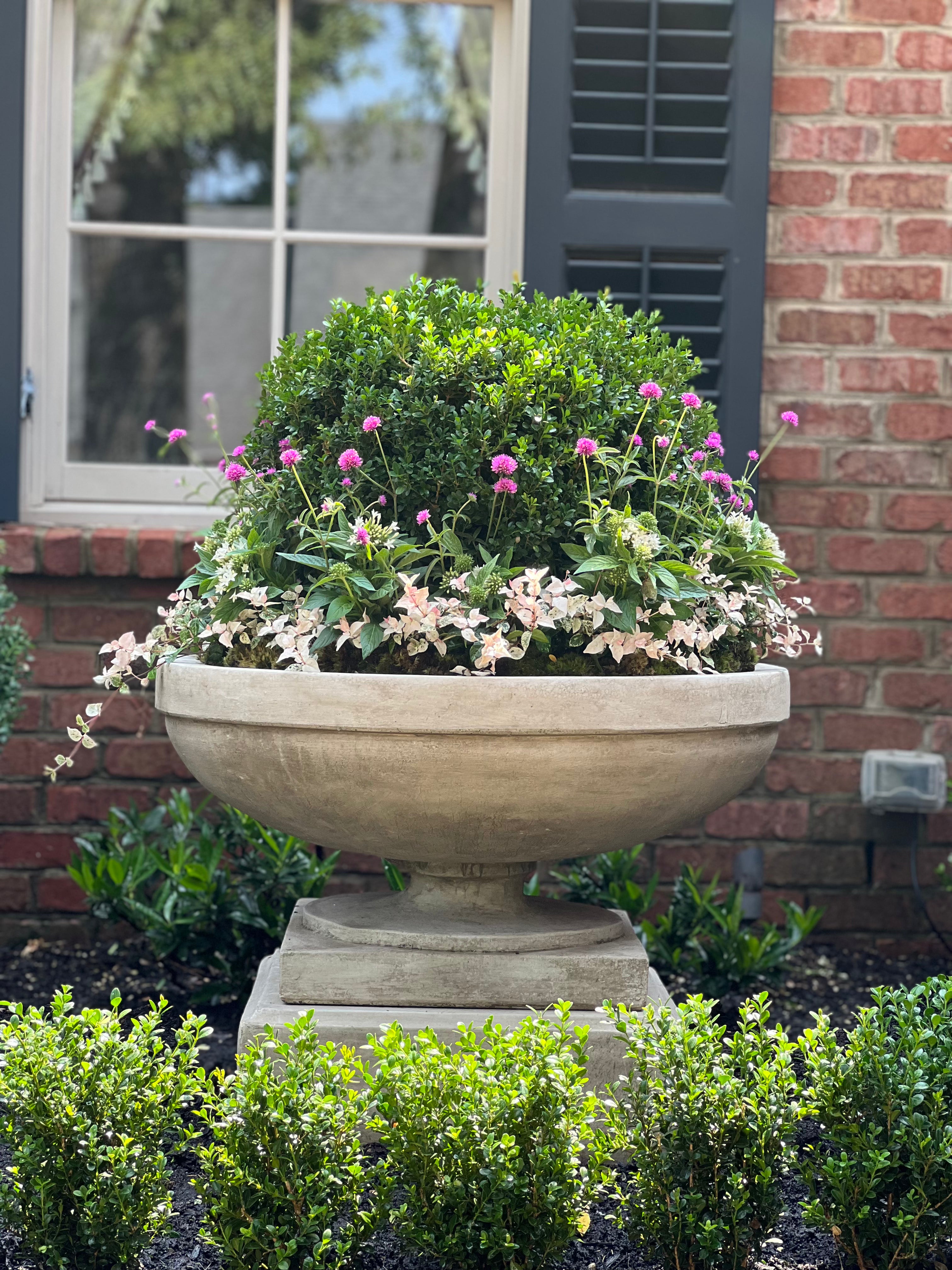 ENGLISH VILLAGE URN