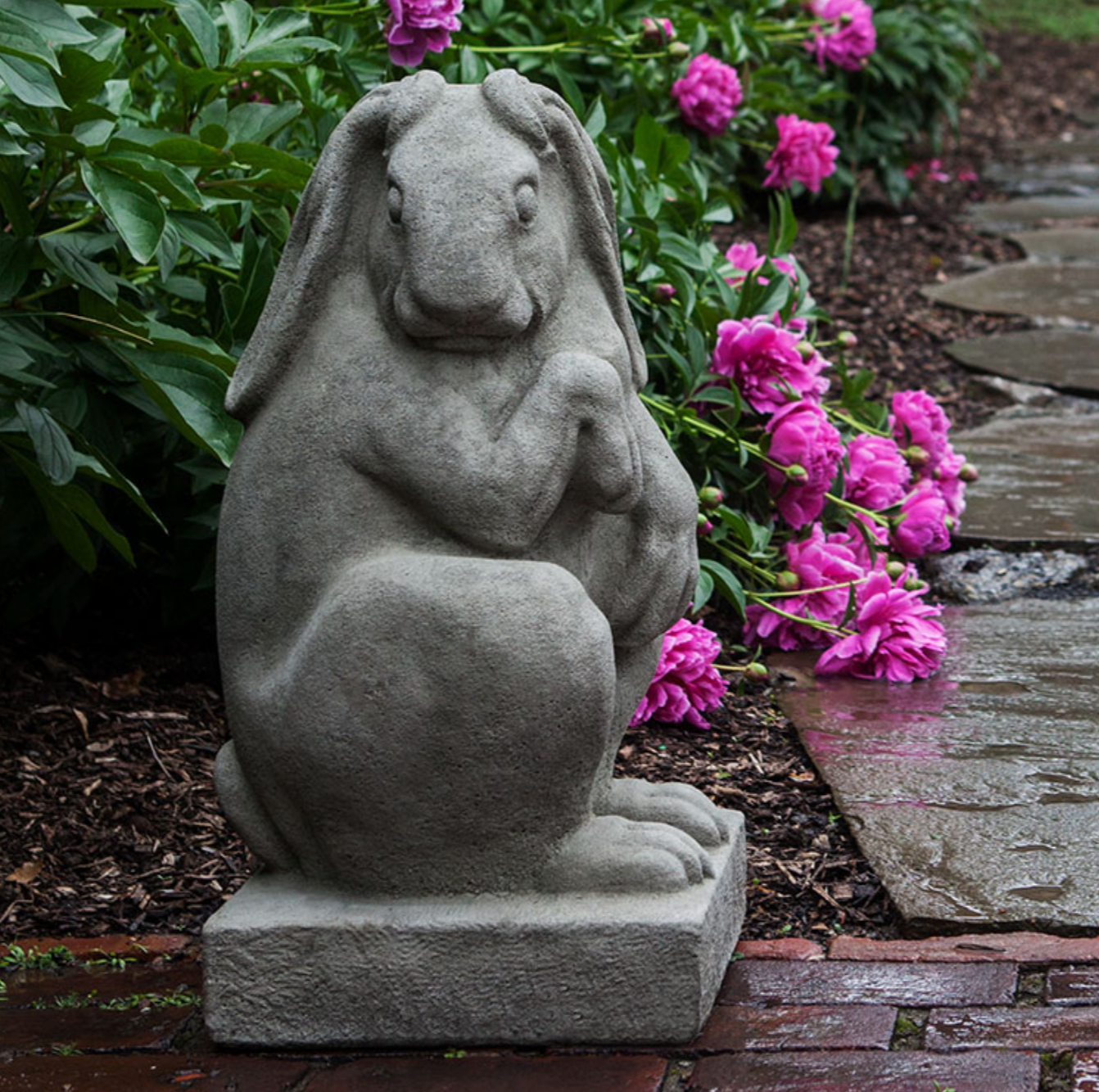 NEWPORT RABBIT FACING RIGHT STATUE
