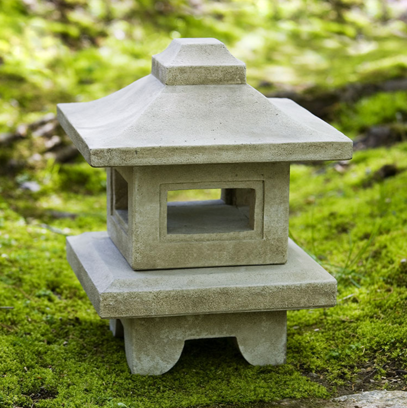 ATSUMI LANTERN STATUE