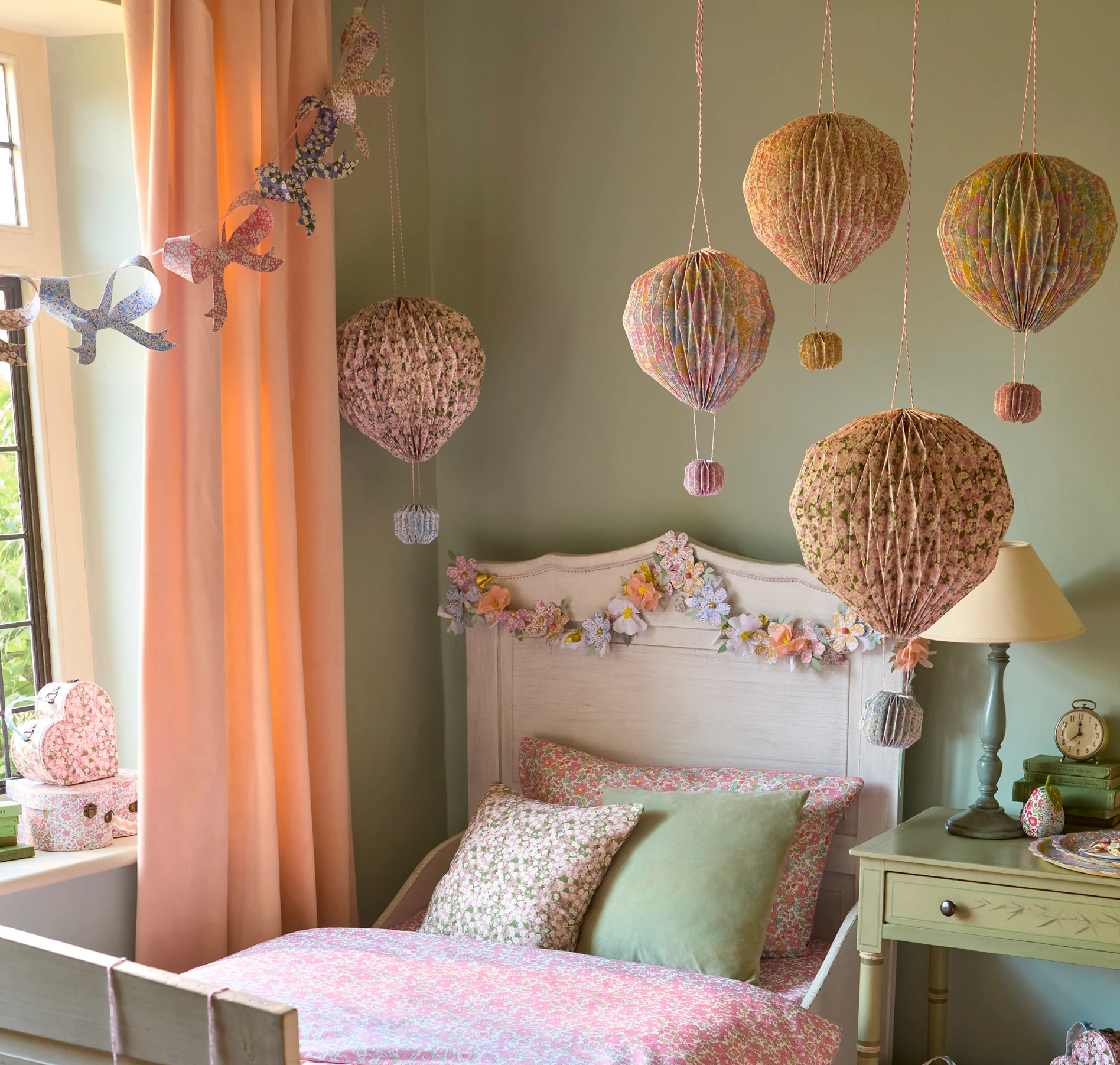 PAPER HOT AIR BALLOONS